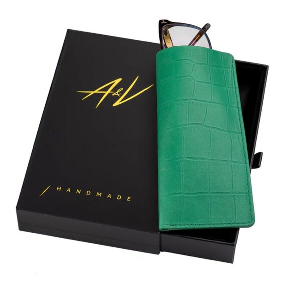 Deep Green Authentic Calfskin Alligator‑Texture Glasses Pouch - Picture 2 of 3